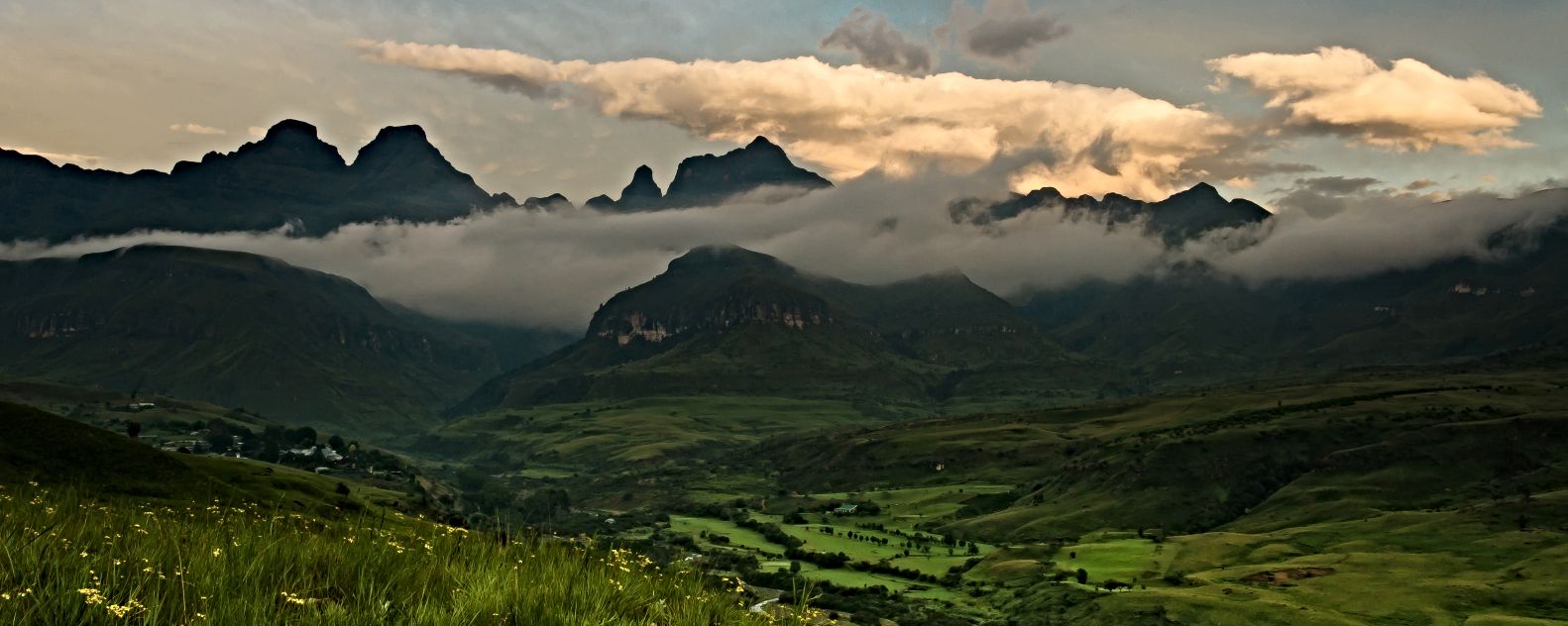 drakensberg-clouds-2368541-aaaa-1582x632